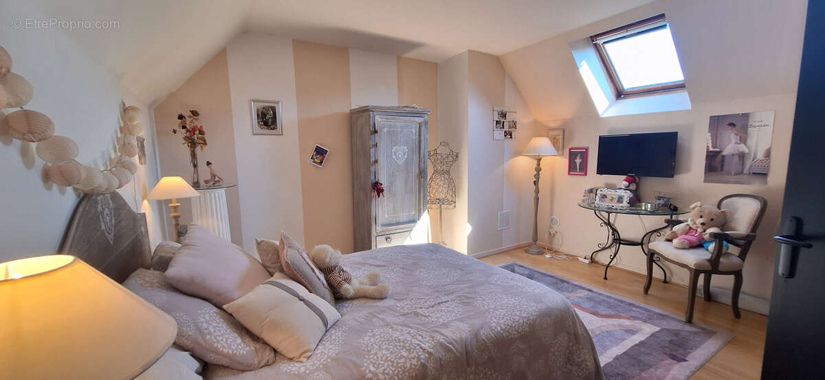 Maison 163m2 environ, 6 chambres,terrain de 1027 m2 arbore, avec sa piscine sans vis a vis. coup de coeur - photo 30