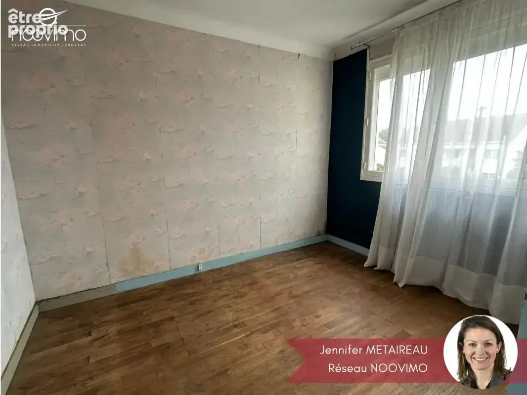 Coeur de bourg ! Au calme, maison à rénover non mitoyenne av - photo 9