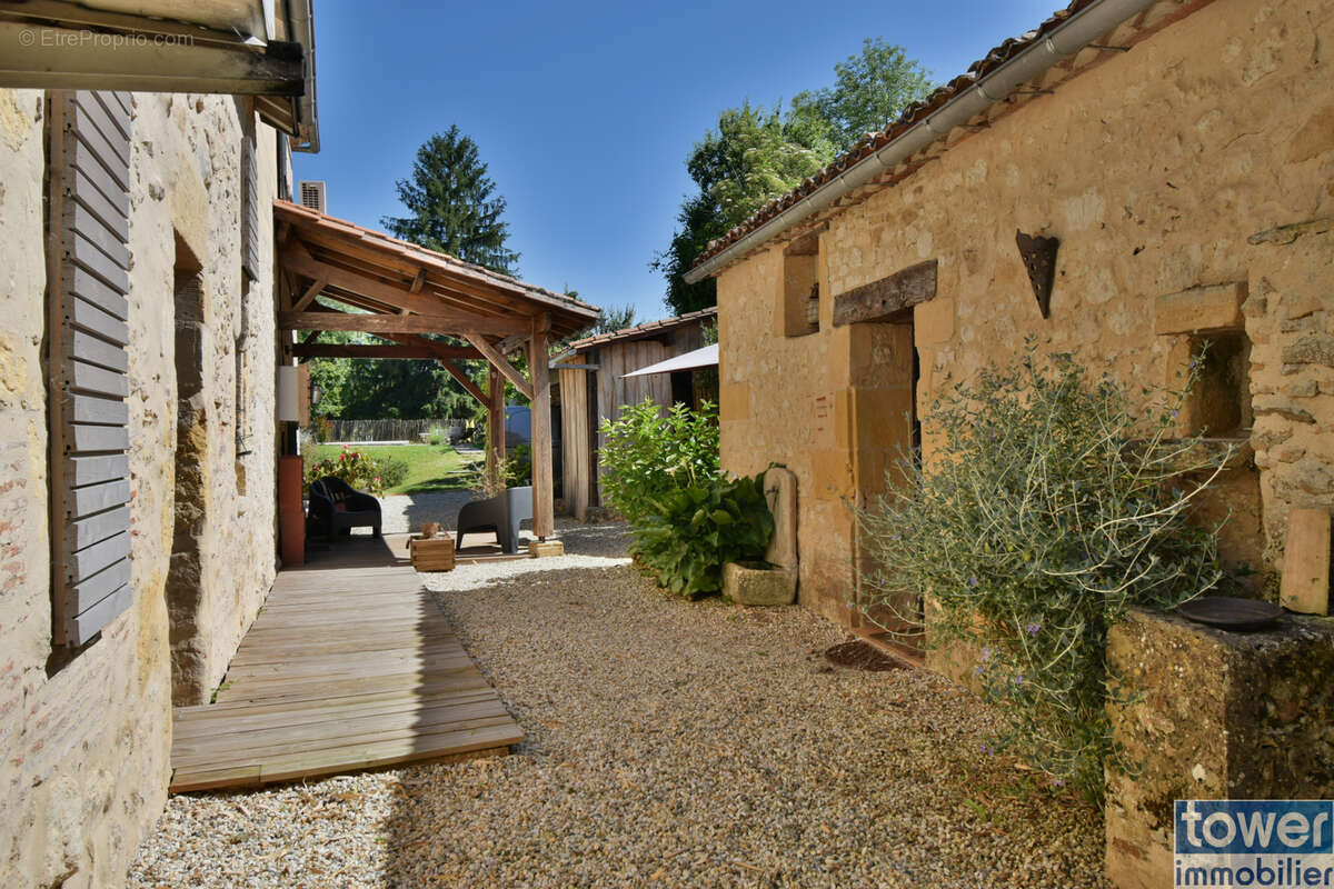 Proche Bergerac, Maison de charme rénovée de 125m2 avec piscine - photo 5