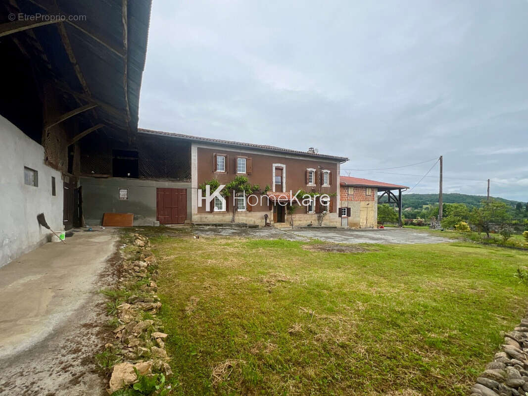 Maison à AURIGNAC