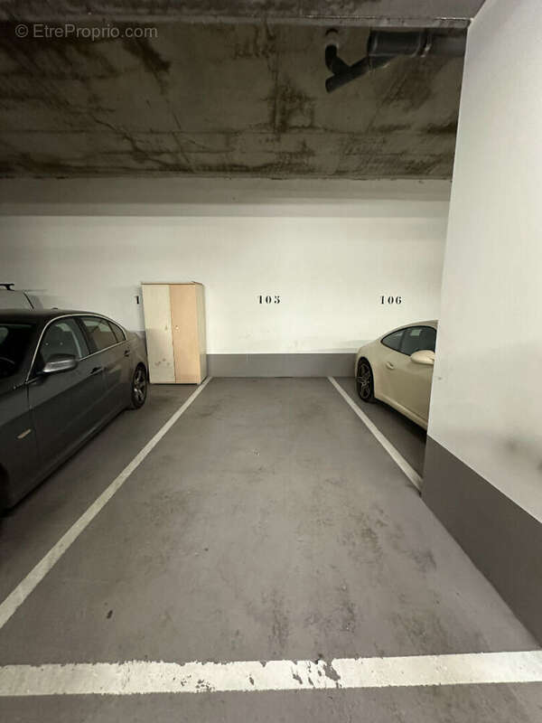 Parking à SURESNES