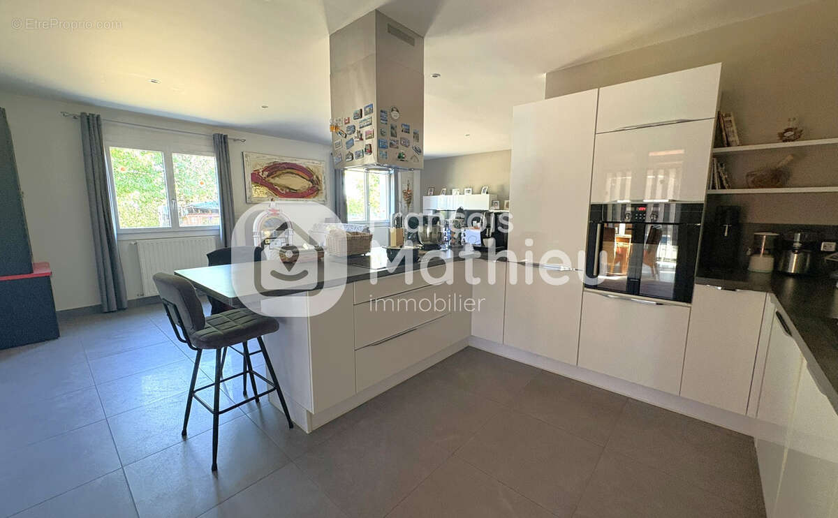 BLYES - Maison 5 pièces - 3 Chambres - 133 m2 habitables - Terrain d'environ 1221 m2 - photo 7