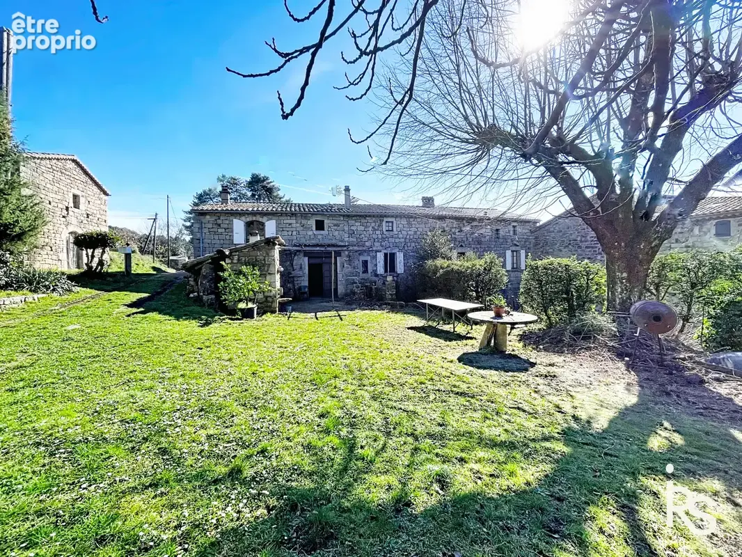 Un ensemble de deux maisons en pierre A RENOVER de 221 m2, 8,78 ha de terrain dont 3440 m2 proche. - photo 20