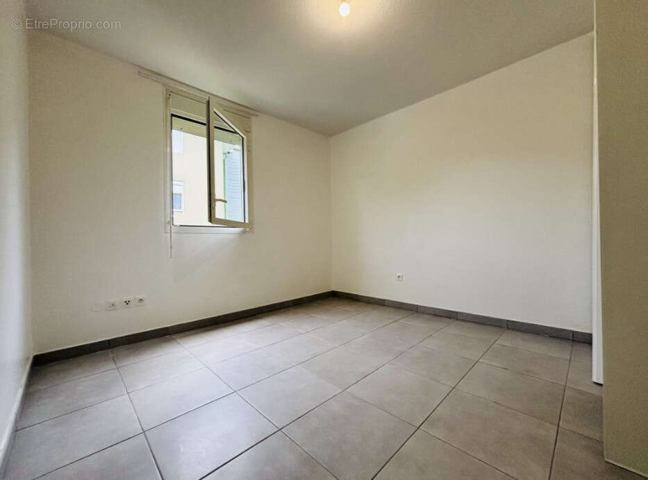Appartement t2 Superficie 43 m2 Terrasse 13 m2 proximité Hôpital - photo 3