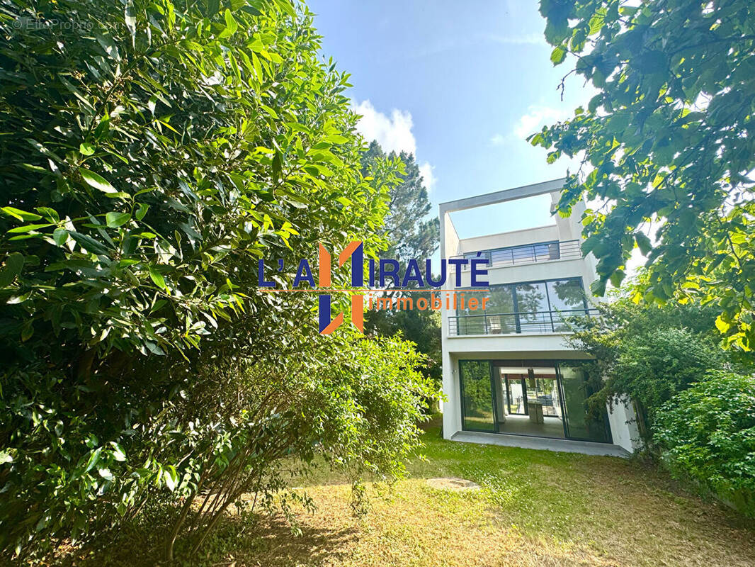 Maison à MAISONS-LAFFITTE
