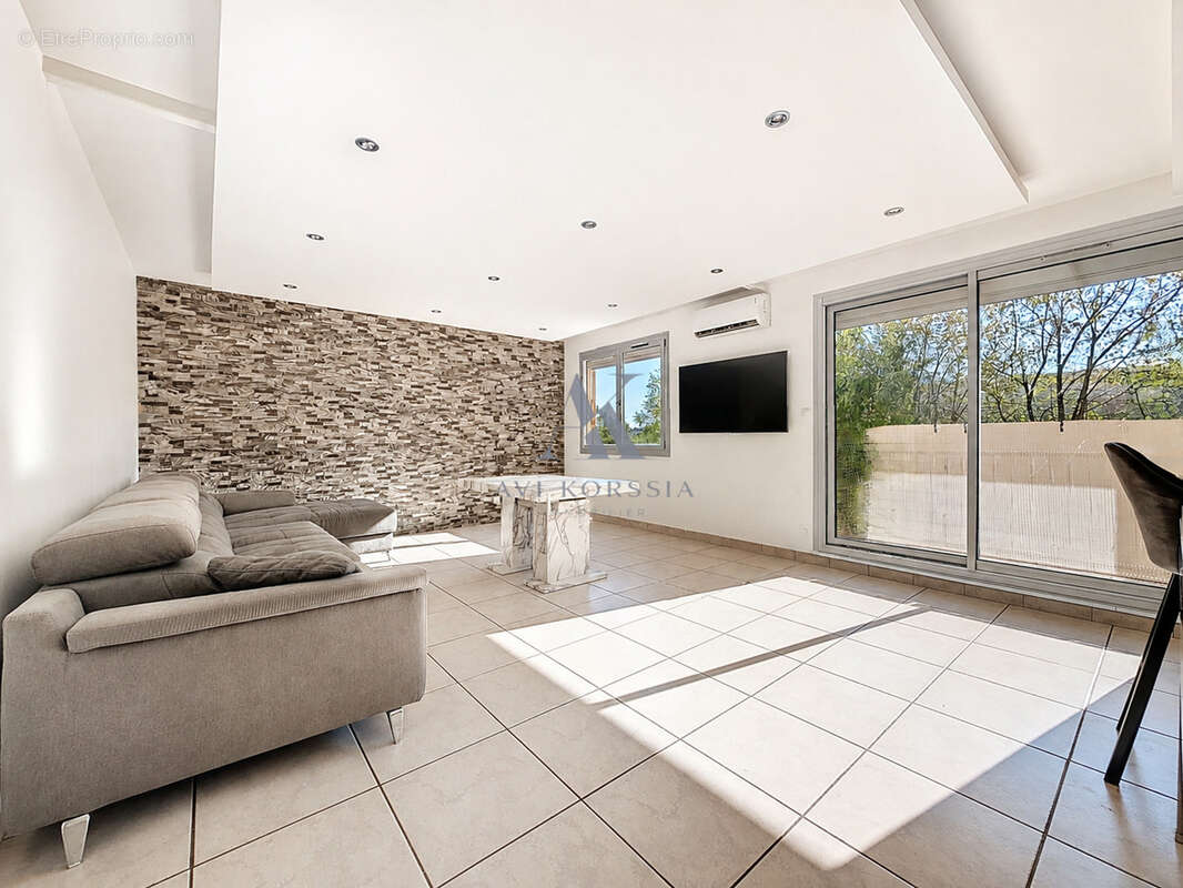 Décines-Charpieu   Appartement T4 95 m2 avec balcon et climatisation - photo 3