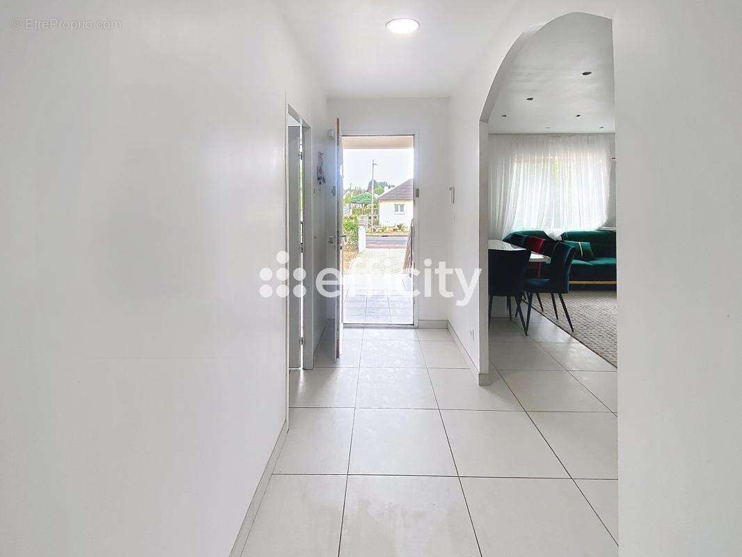 Maison 135 m² à Villemandeur  - photo 6