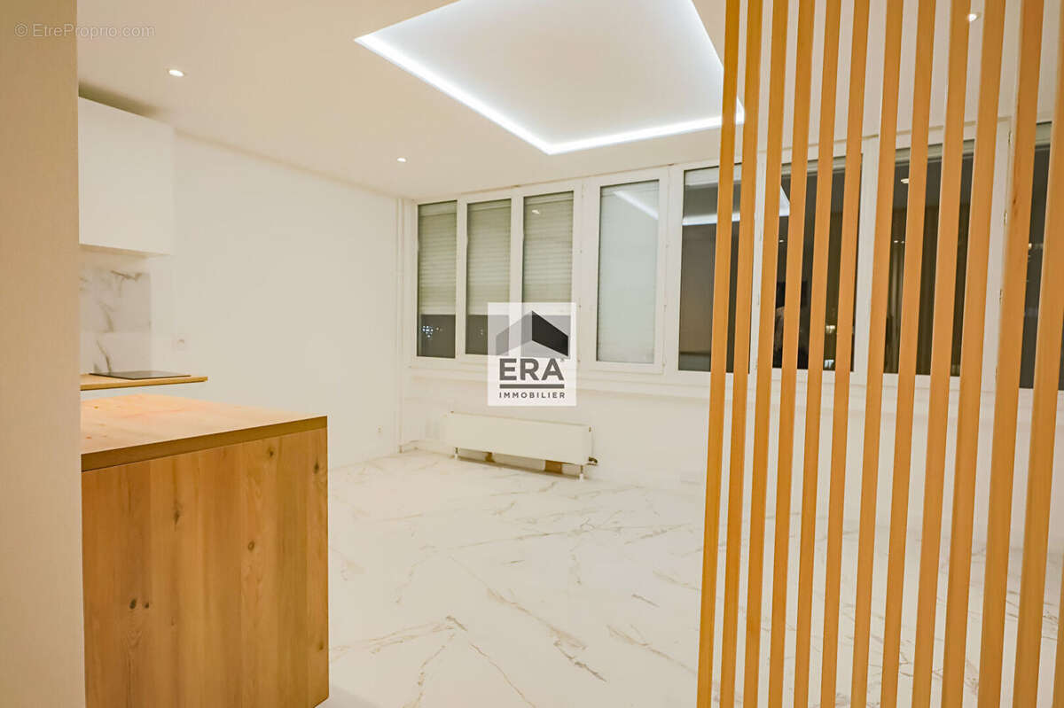 Appartement à PARIS-14E
