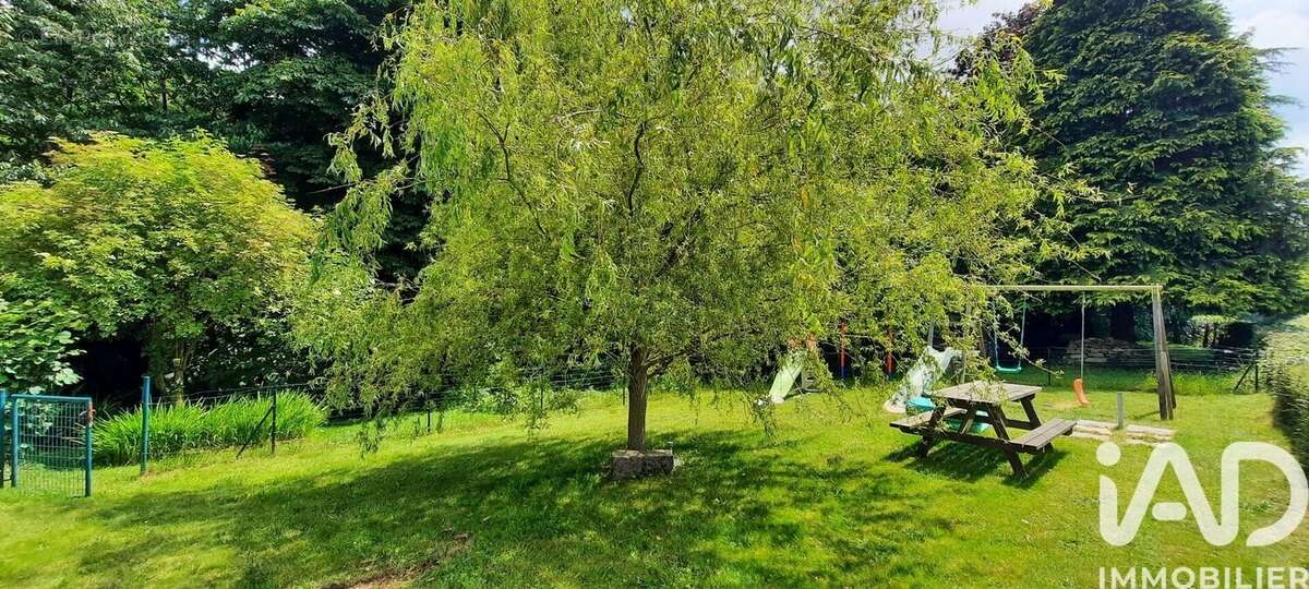 Maison 252 m² à Bobital  - photo 2