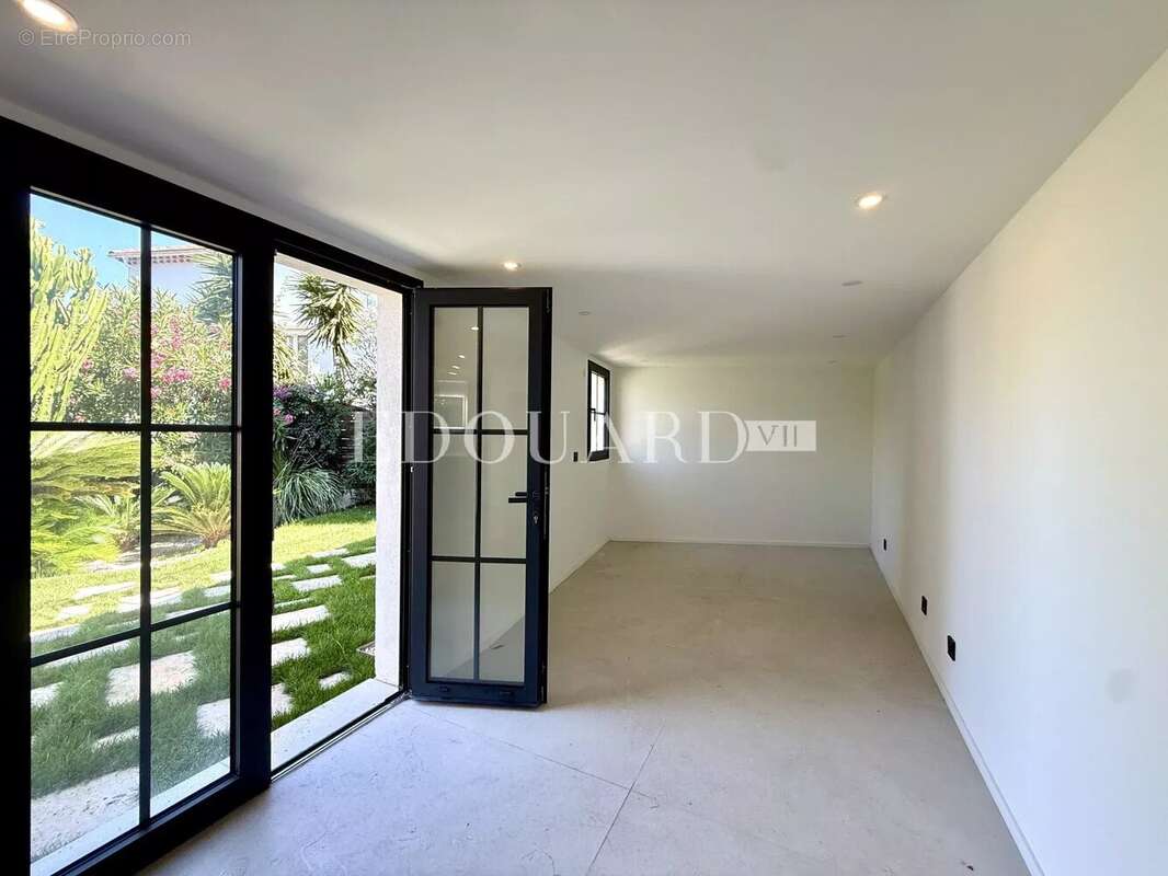 Superbe villa contemporaine avec piscine, une oasis de lumière au cœur de Roquebrune Cap Martin - photo 38