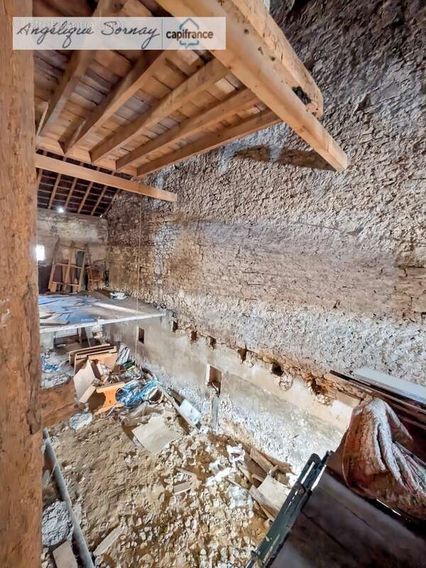 Maison familiale rénovée partiellement avec grange et vastes espaces – Jura BONLIEU - photo 22