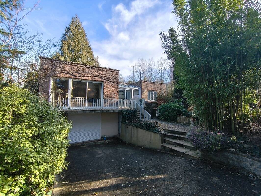 Maison à VALLANGOUJARD