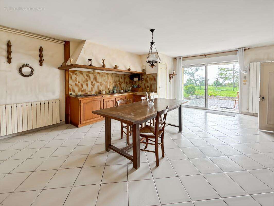 Maison à JARNAC-CHAMPAGNE
