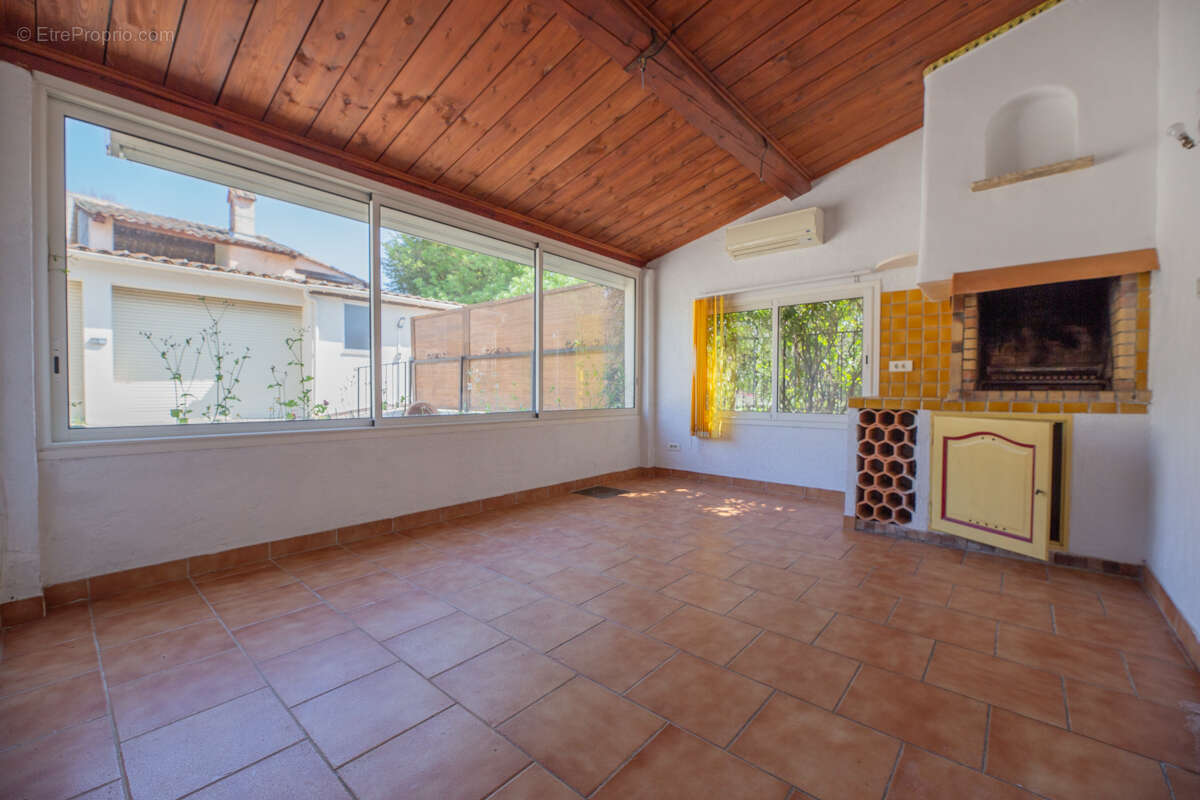 Maison à LA ROQUETTE-SUR-SIAGNE