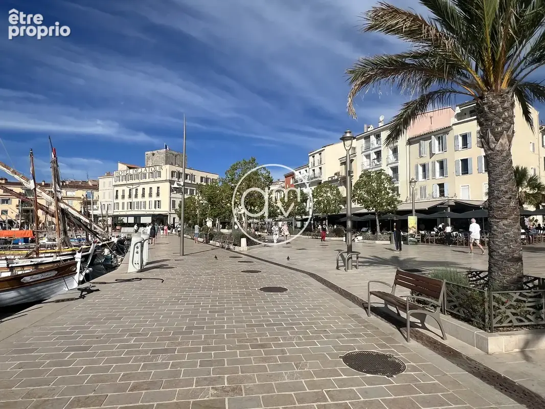 Murs commerciaux - sanary sur mer (83110) avec vitrine et parking a 500 m a pieds du port et du centre-ville - photo 4