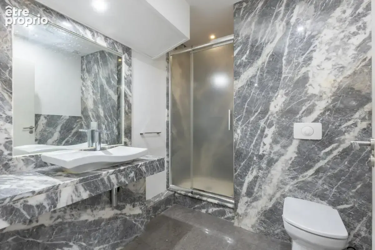 Appartement ensemble de bureaux 6 pièces de 152 m² à Avignon - photo 18