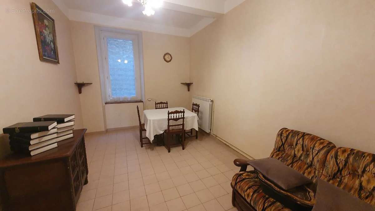 Maison à MOUSSAN