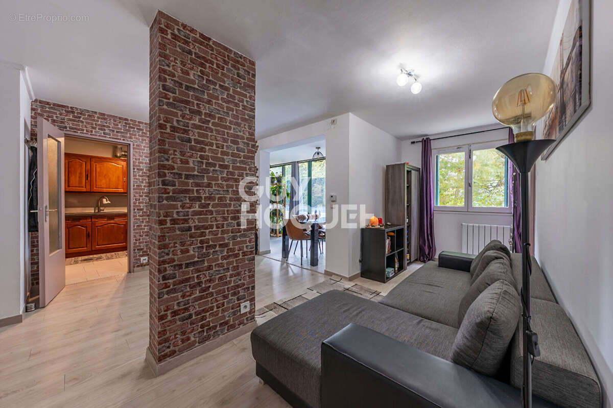 Appartement à EMERAINVILLE