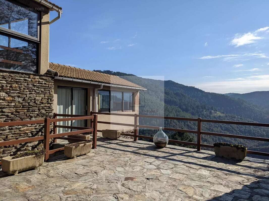 Maison à LE COLLET-DE-DEZE