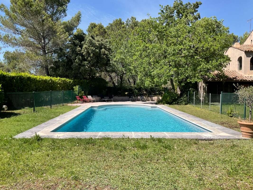 Proprieté  à 20 mns d'Aix en Provence sur la commune de Rognes  380m2 avec 8 chambres - photo 28