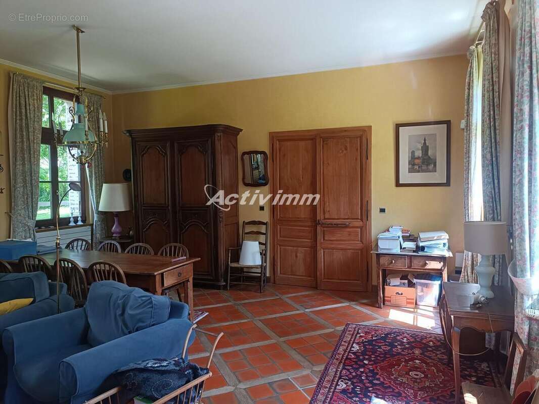 4252 42 - Maison à HESDIN