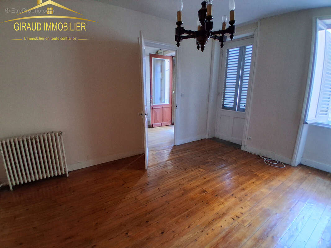 Appartement à CHARLIEU