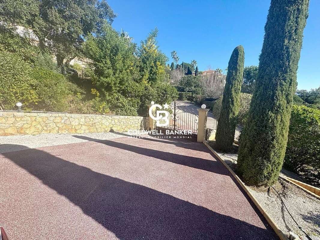 Maison à LES ISSAMBRES