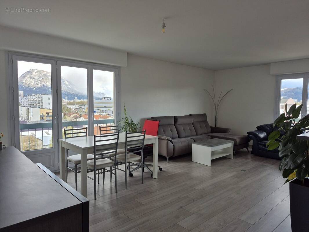 Séjour vue sur montagne - Appartement à GRENOBLE