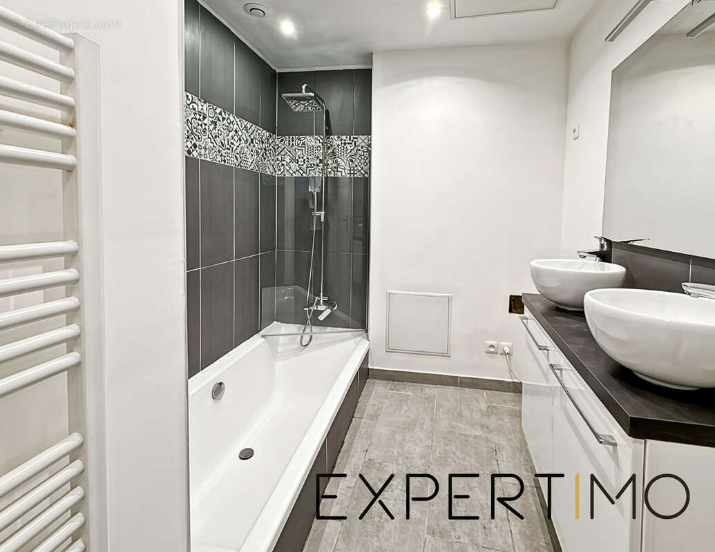 Appartement à SAULX-LES-CHARTREUX