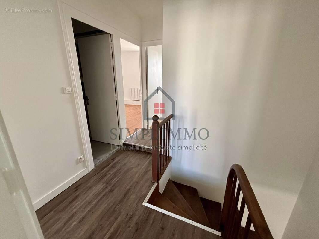 Ensemble immobilier de 147m² - photo 7