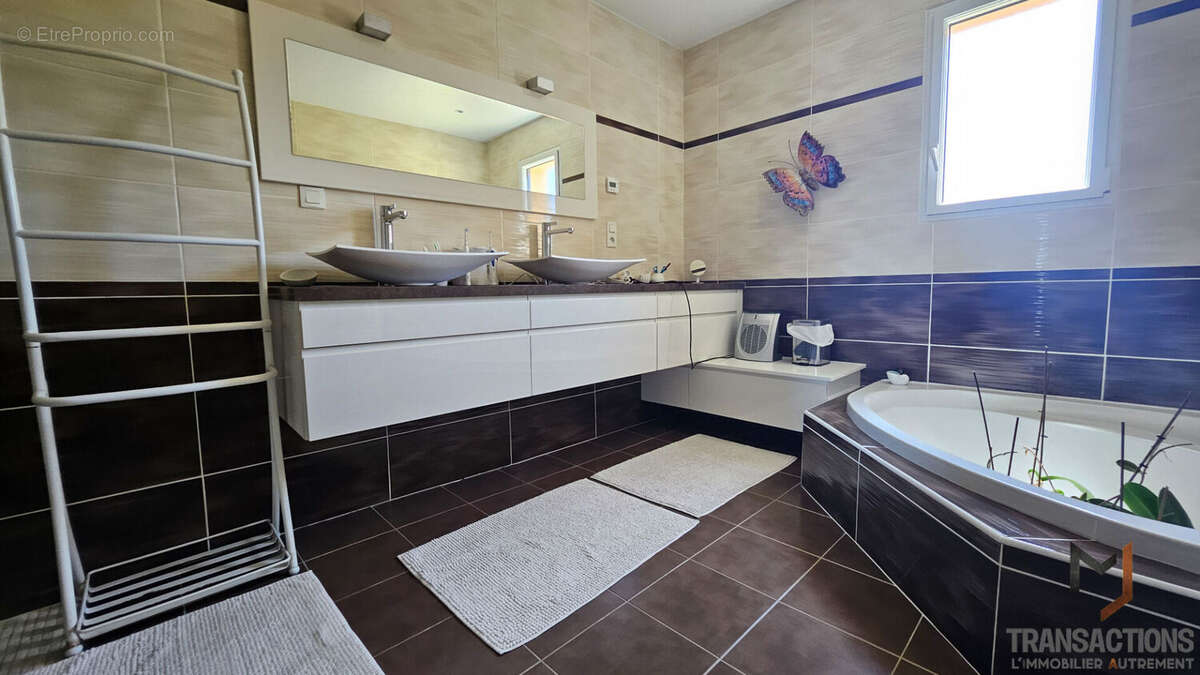 Maison à SAINTE-PAZANNE