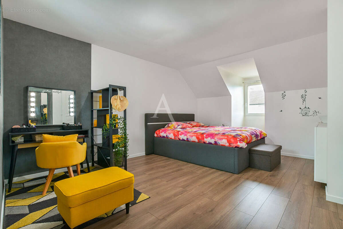 Maison à EVRY-GREGY-SUR-YERRE