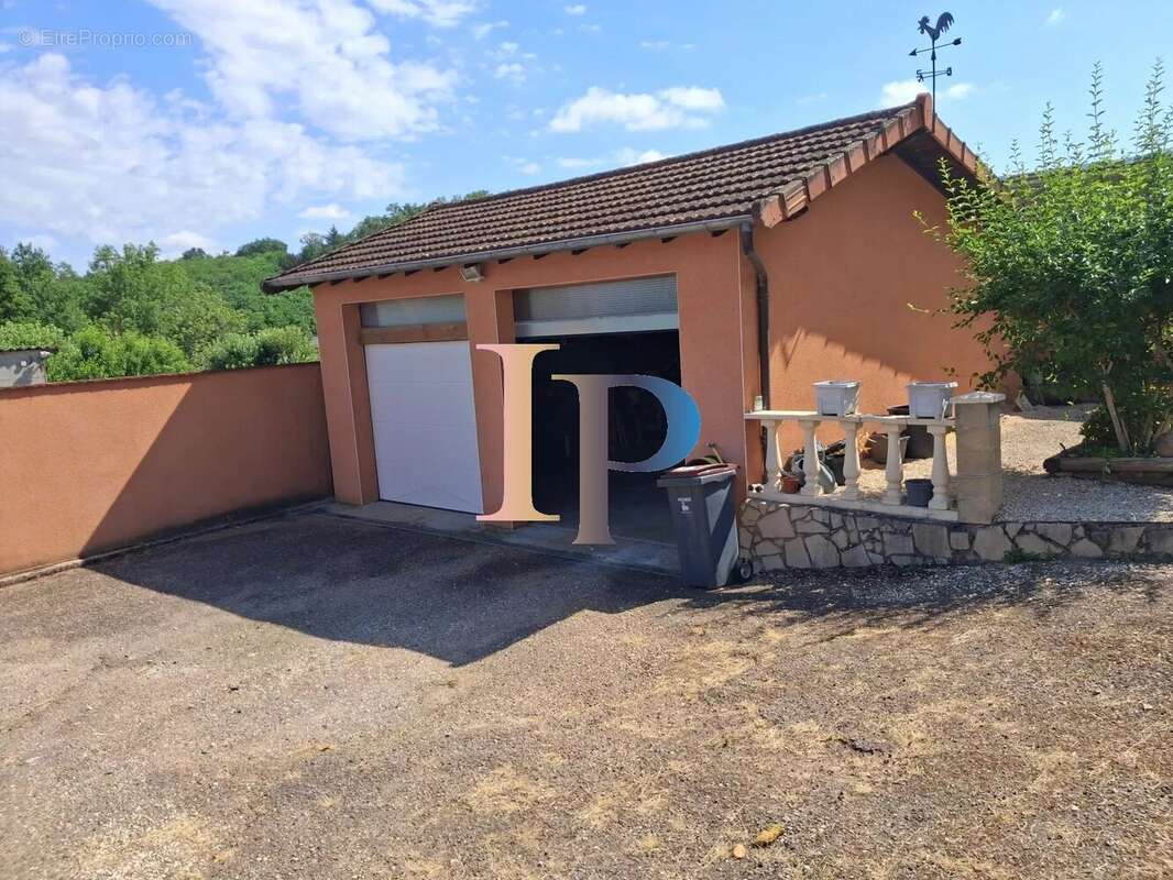 Maison centre village - photo 5