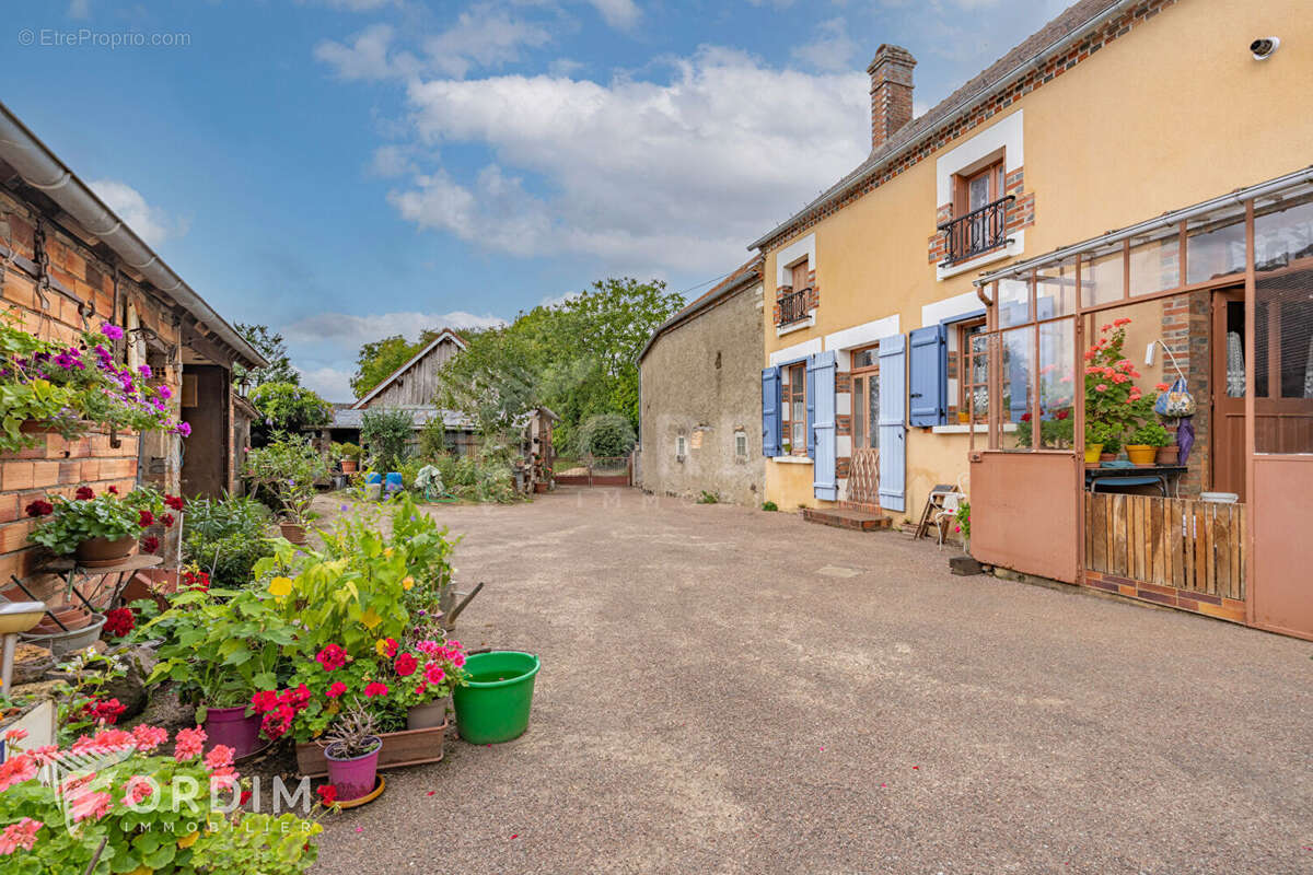 Maison à TREIGNY