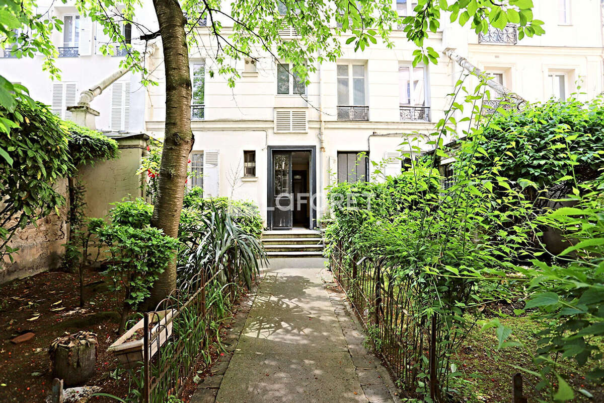 Appartement à PARIS-14E