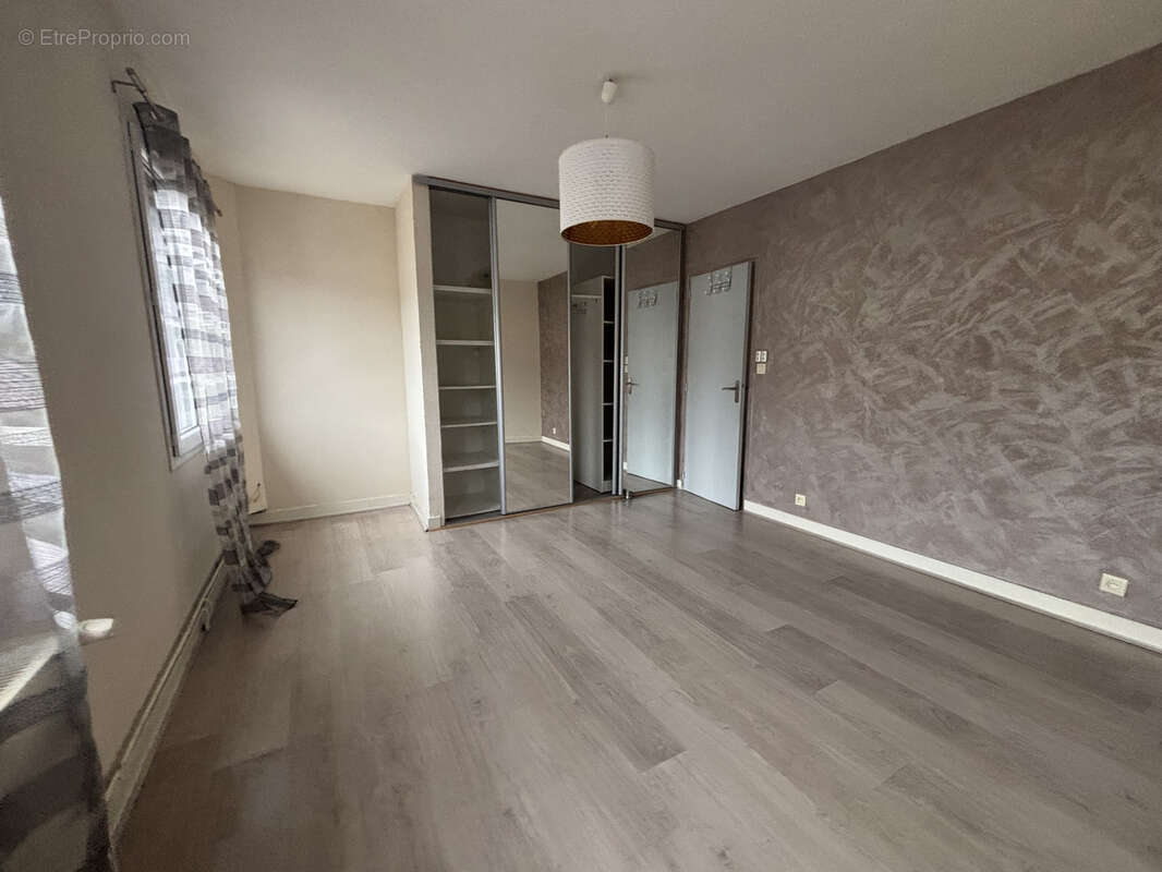 CHATILLON SUR SEINE : proche du centre ville ,maison rénovée de 120 m2 avec grange de 100m2 et cour - photo 14