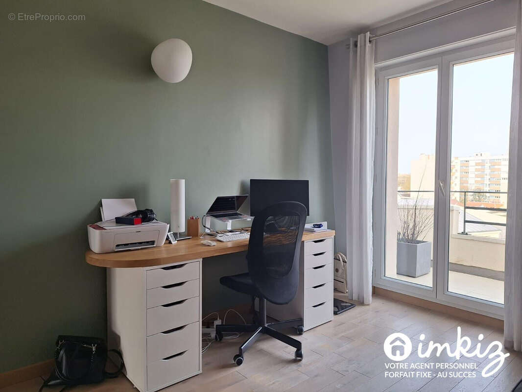 Appartement à LES LILAS
