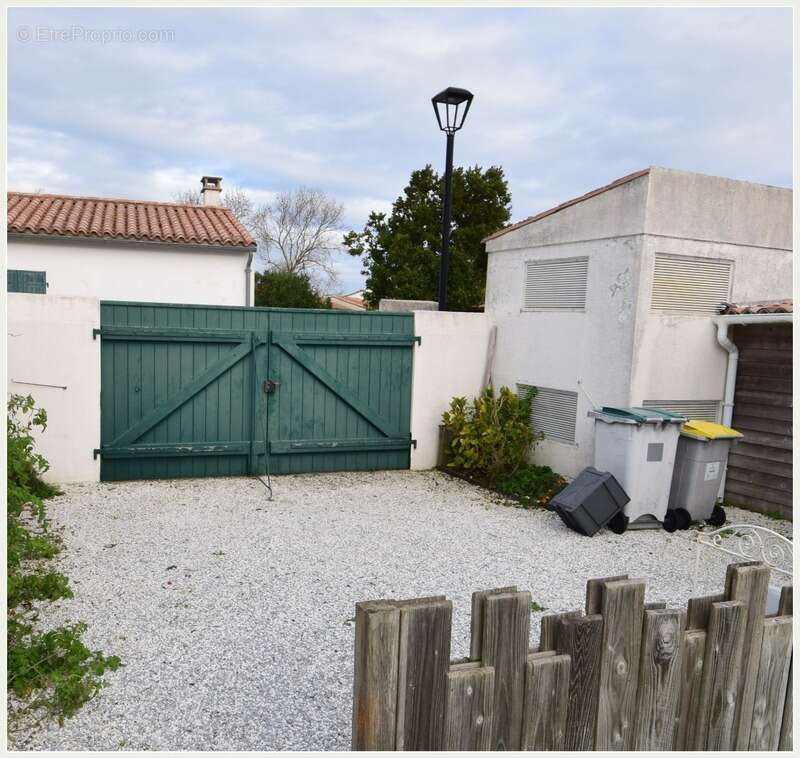 Maison à vendre 6 pièces SAINT CLEMENT DES BALEINES (17), piscine et jacuzzi - photo 14