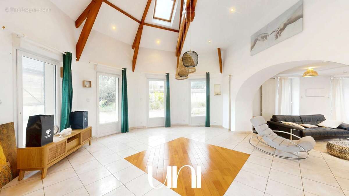 Maison à CORMELLES-LE-ROYAL