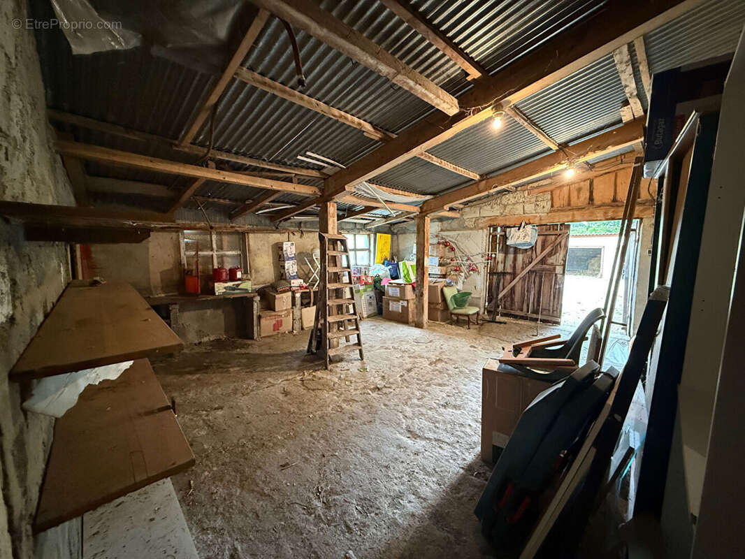Belle ferme rénovée de 220 m² avec garages et dépendances - photo 17