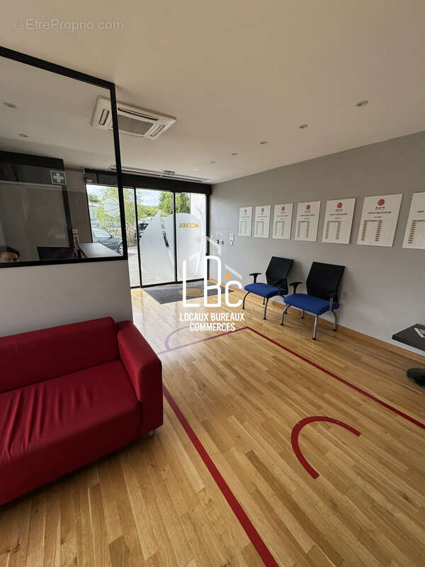 Commerce à SAINTE-LUCE-SUR-LOIRE