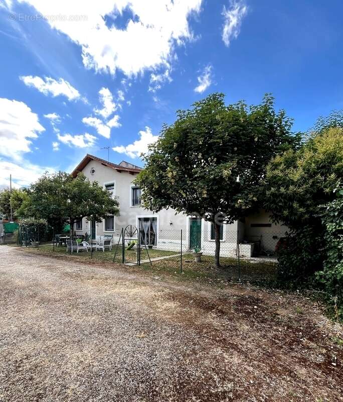 Maison de ville des années 70, 5 pièces, proche du centre ville de CONDOM (32) avec jardin, piscine et dépendances - photo 22