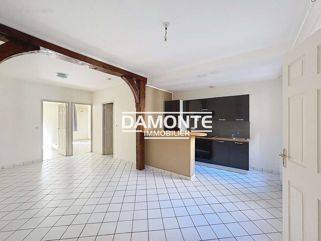 APPARTEMENT T3 - 54.88m2 - Coeur deTroyes - photo 4