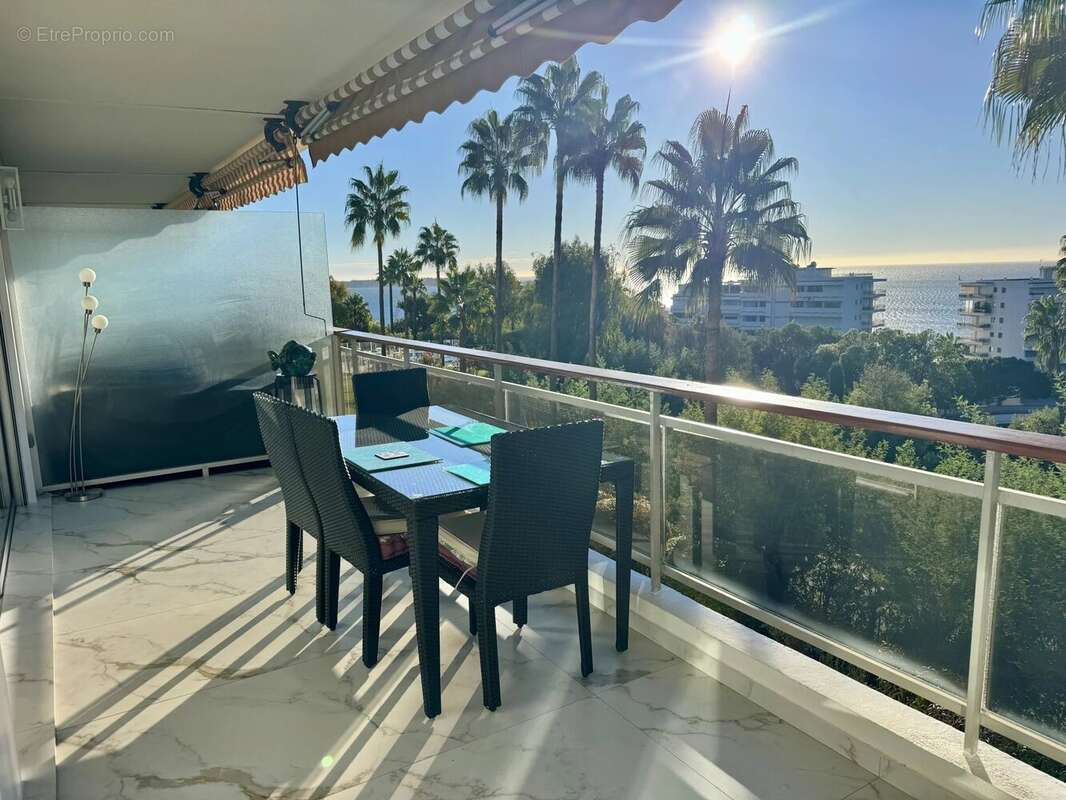 Appartement à VALLAURIS