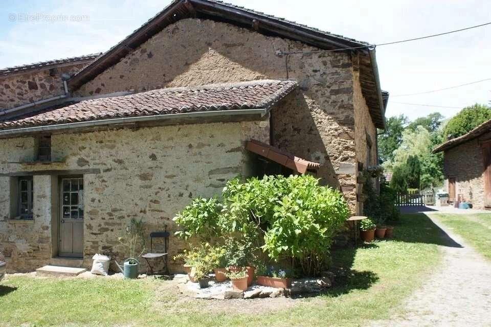 Maison à ORADOUR-SUR-VAYRES