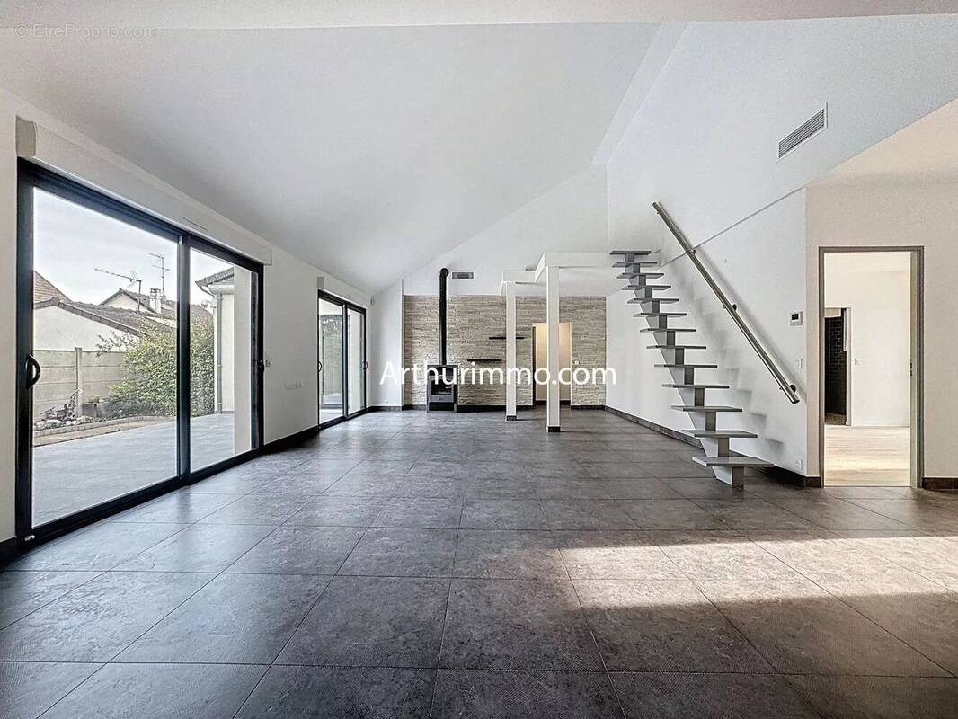 Maison à VIGNEUX-SUR-SEINE