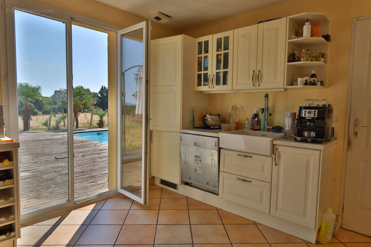 Maison Type 6 - 121,14 m2 habitables - Terrain 923 m2 - Garage - Piscine - photo 10