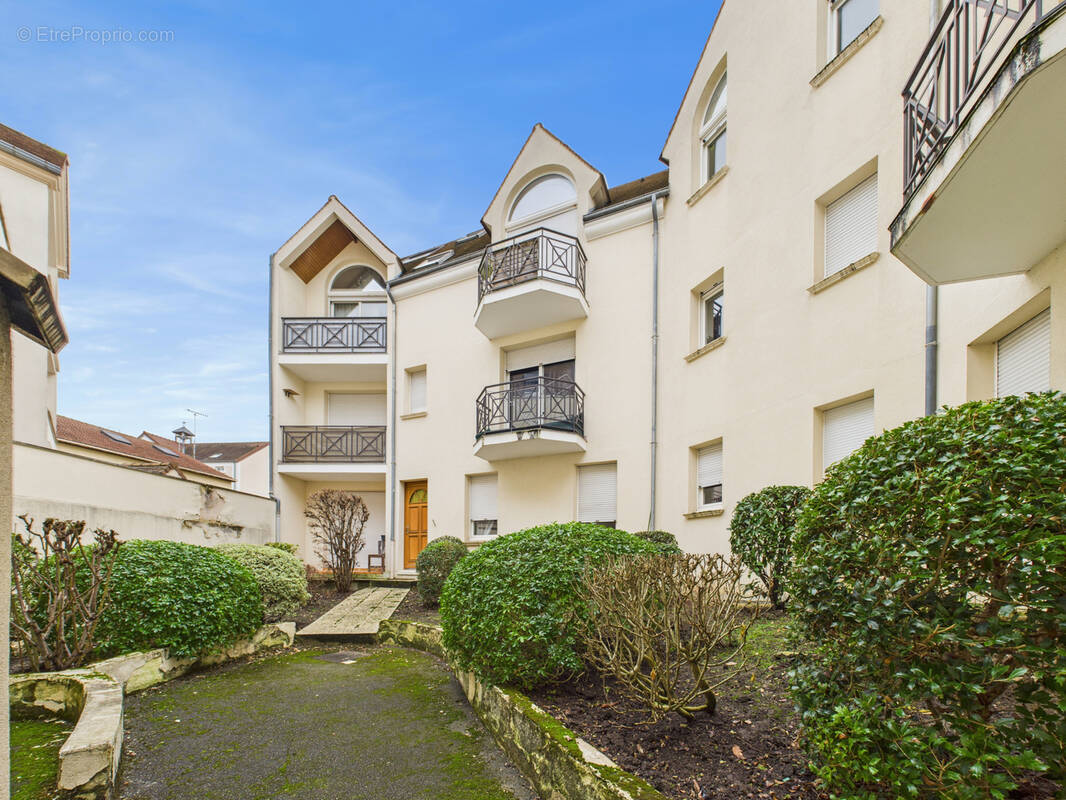 Appartement à SARTROUVILLE