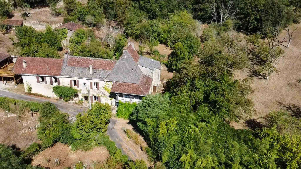 Maison à BEYNAC-ET-CAZENAC