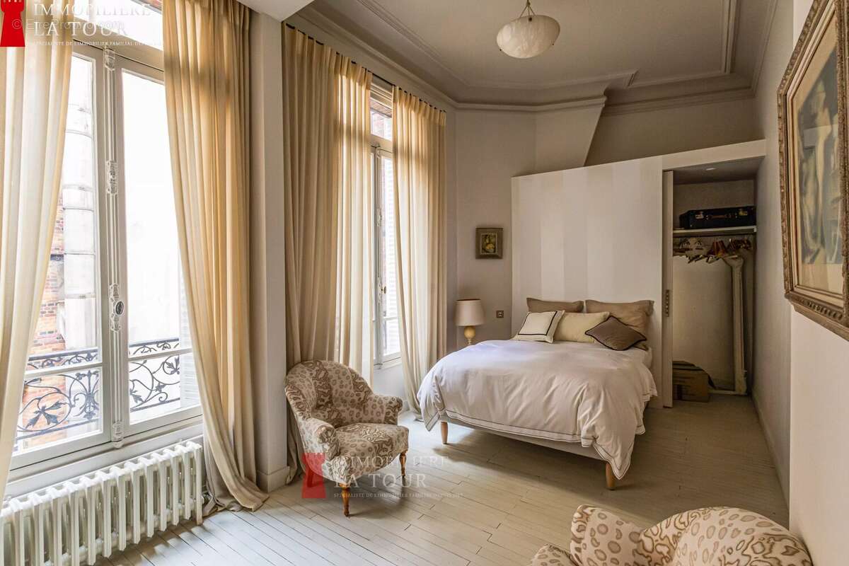 Appartement à PARIS-16E